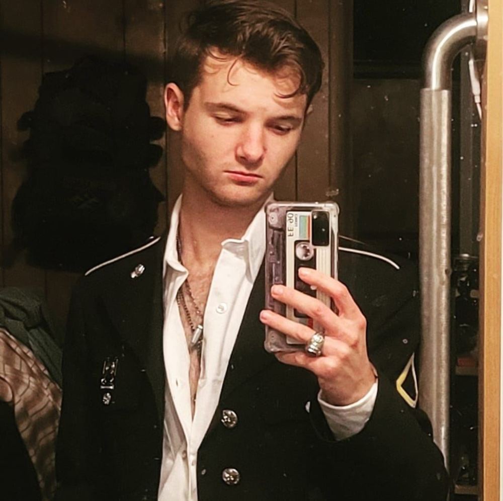 Meet your Posher, Leroy